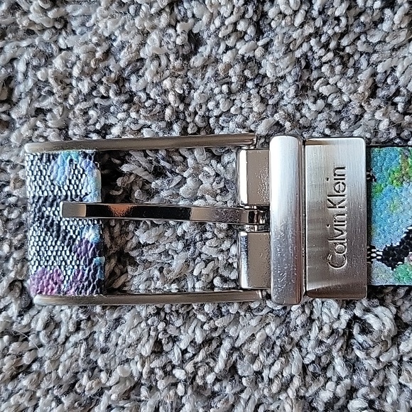 Calvin Klein Floral Twist Reversible Belt - Picture 2 of 10